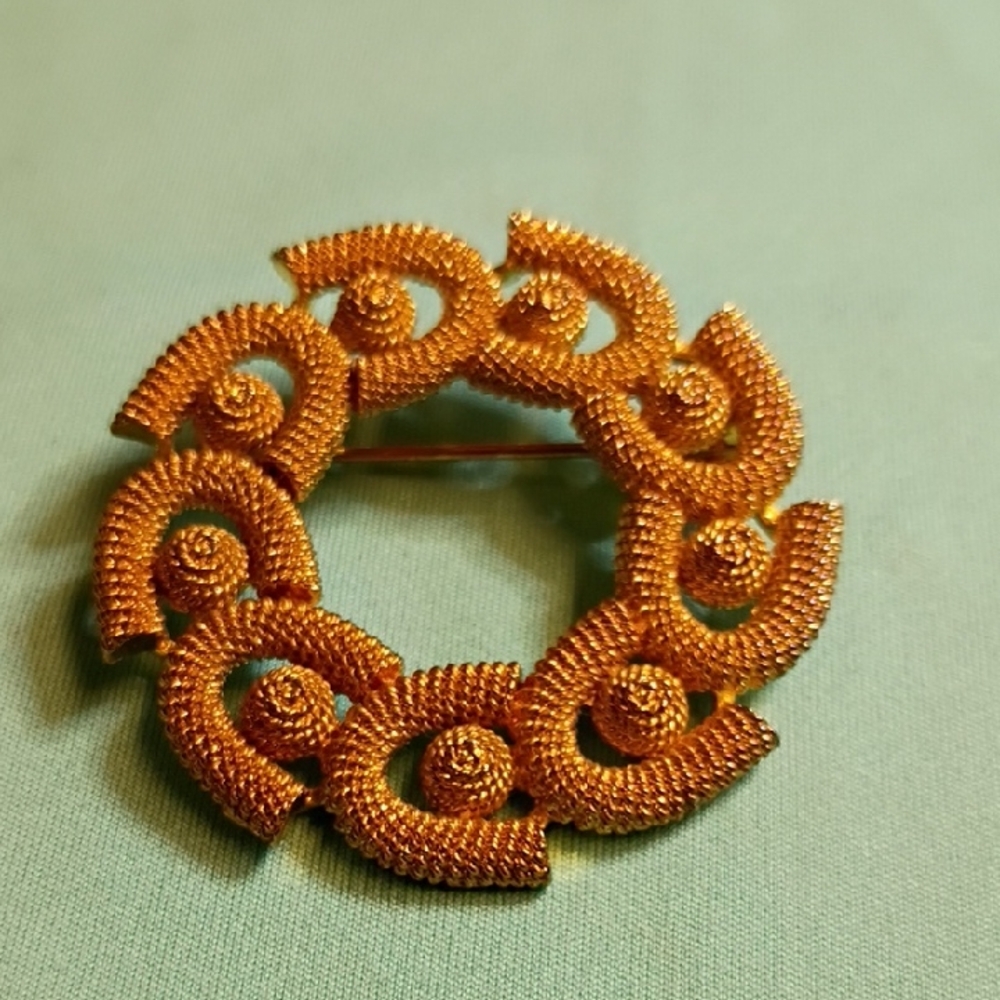 Vintage Gold Textured Brooch